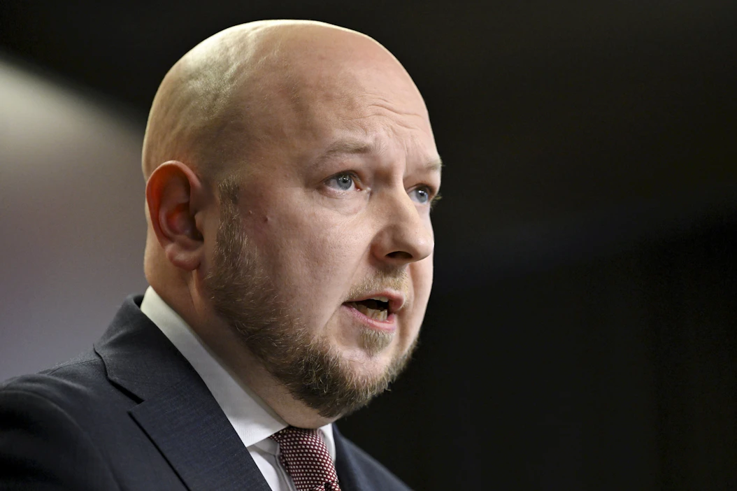 Joona Räsänen sanoo tehneensä vakavan virhearvion, kun ajatteli olevansa jo valmis auton rattiin. RONI REKOMAA / LEHTIKUVA.