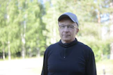 Emolehmätuottaja Heikki Vehkaoja Seinäjoelta haki investointitukea salaojitukseen, mutta ei saanut. Hän kummastelee salaojitusten tuesta säästämistä. 