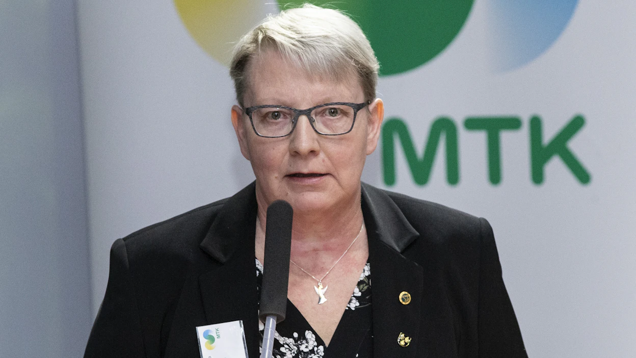 Suomen Leijonan ansioristin saa kuhmolainen maatalousyrittäjä Eija Komulainen.