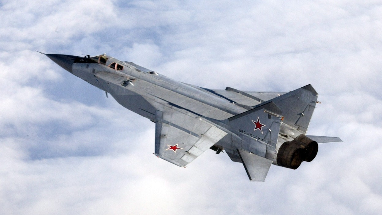 Suomen ilmatilan loukkaajiksi on epäilty kahta MiG-31-hävittäjää.
