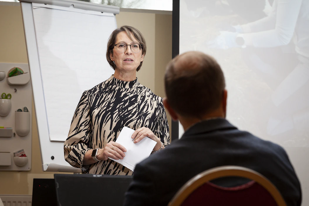 Maa- ja metsätalousministeri Sari Essayahilta odotetaan toimia maatalouden kannattavuuden kohentamiseksi.