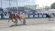 Alessandro Gocciadorolla oli aikaa tuuletella oriiden ja ruunien E3-finaalivoittoa Expo Wise Asin rattailla Bergsåkerissa.