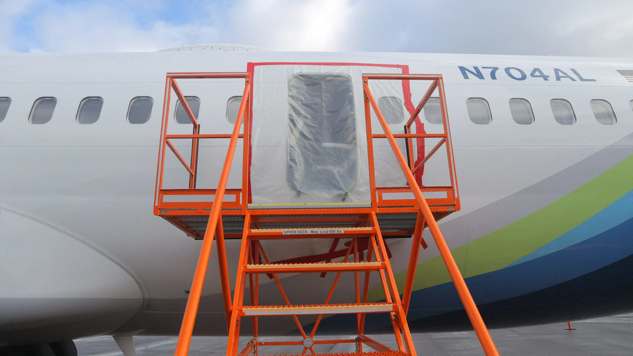 Yksi Boeing-konevalmistajan Alaska Airlines -lennon ovista irtosi kesken lennon viime perjantaina. Konetta tarkasteltiin 7. tammikuuta.