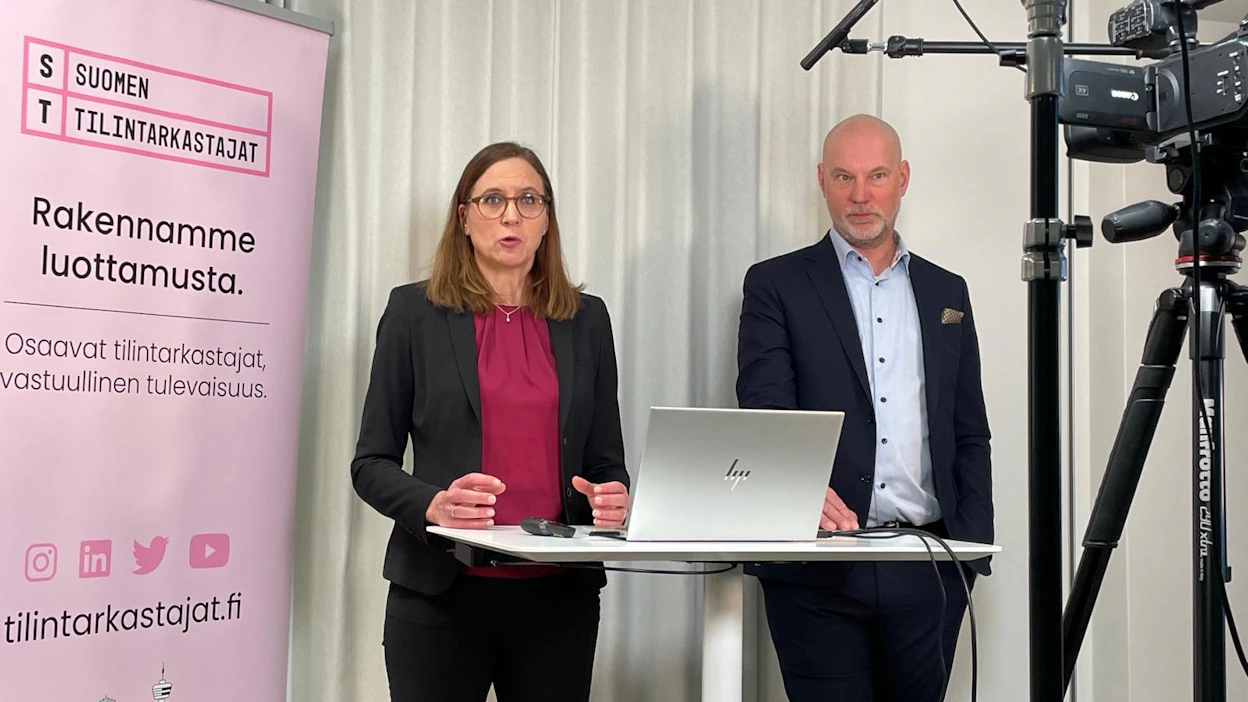 Suomen Tilintarkastajat ry:n toiminnanjohtaja Sanna Alakare ja hallituksen puheenjohtaja, KHT-tilintarkastaja Osmo Valovirta esitteleivät talouden näkymiä tilintarkastajan silmin.