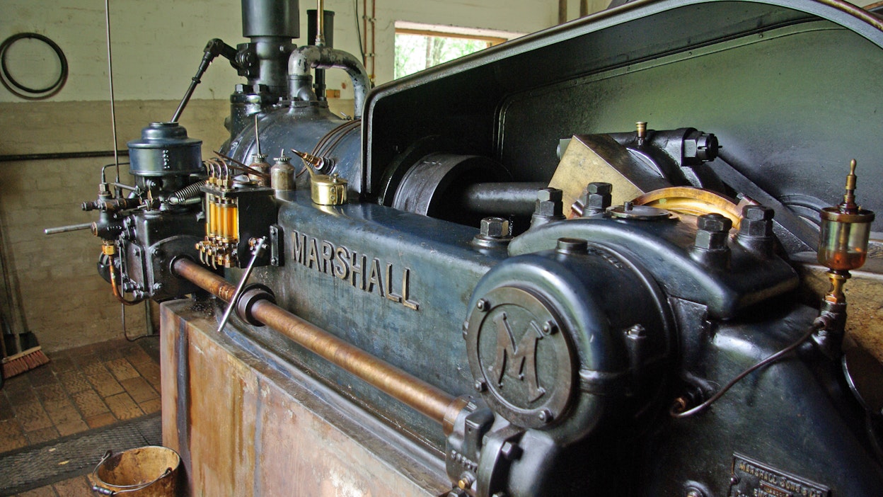 Maanvijelijä Janne Räsänen osti moottorin vuonna 1929 Kontiolahteen tuottamaan sähköä silloin, kun paikallisessa koskessa ei ollut riittävästi vettä generaattorin pyörittämiseen