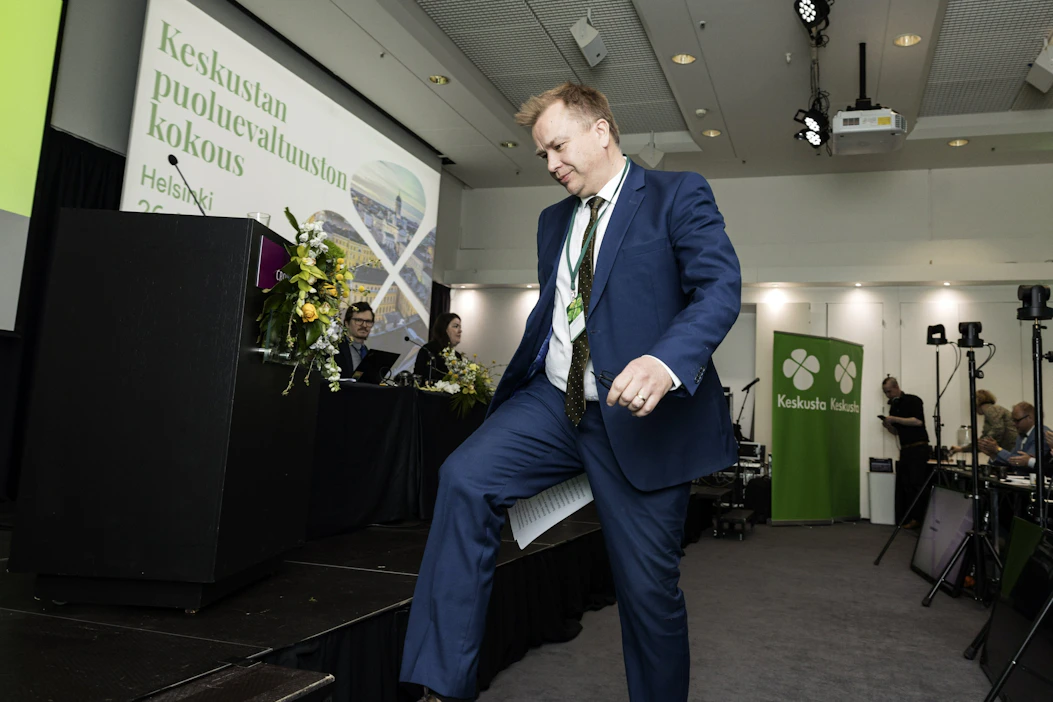 Keskustan puheenjohtaja Antti Kaikkonen puoluevaltuuston kokouksessa lauantaina. LEHTIKUVA / Roni Rekomaa.