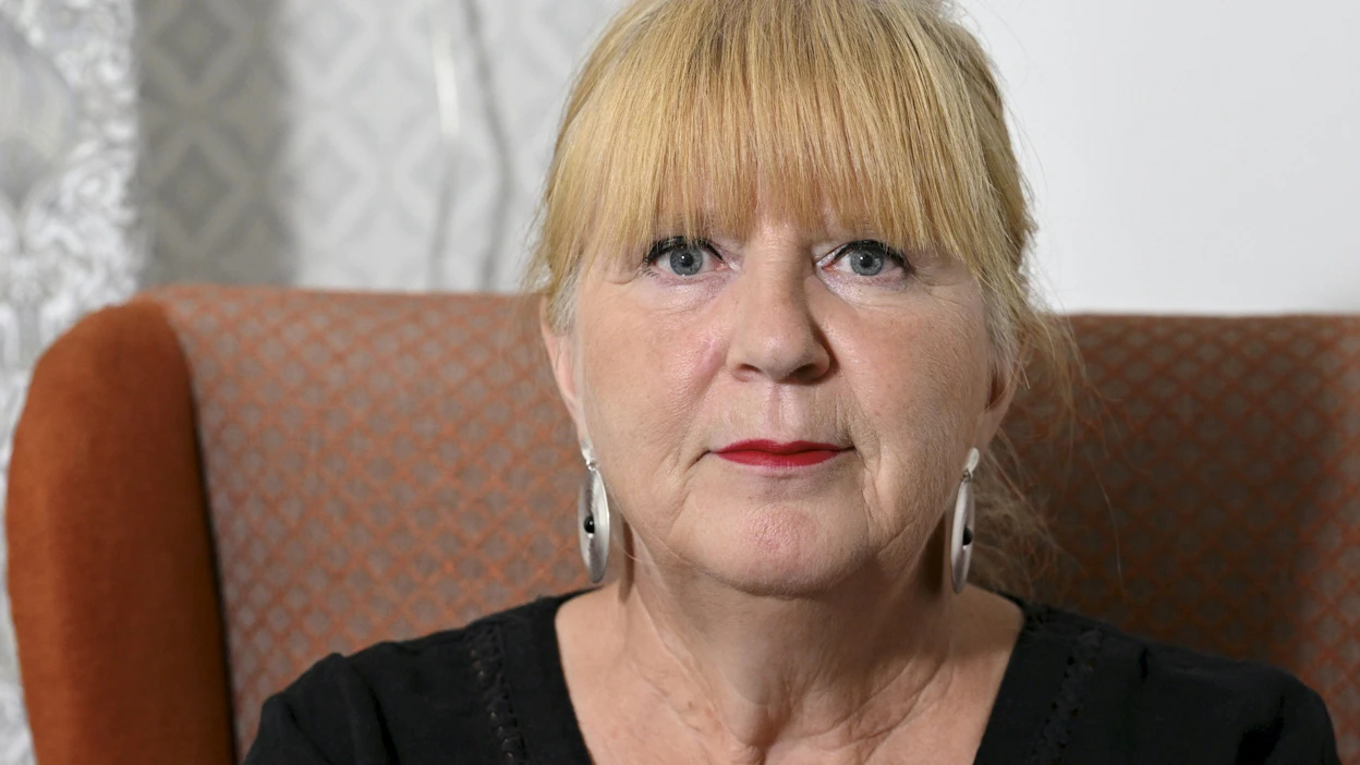 Väestöliiton terapiapalveluiden johtavan psykoterapeutti Tarja Santalahden mukaan nykyään ilmenee usein, että huoli taloudesta on pitkittänyt eroa tai edes huolista puhumista. LEHTIKUVA / HEIKKI SAUKKOMA.