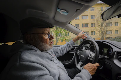 Heikki Tuura esitteli MT:lle Otanmäen kylää. Kerrostalot ovat hyvässä kunnossa, vaikka rappaukset ovatkin kuluneita. Taloilla on kaivokseen viittaavat nimet.