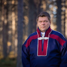 Saamelaiskäräjien 2. varapuheenjohtaja Leo Aikion mukaan kohonneet kustannukset korostuvat erityisesti saamelaisten kotiseutualueen paliskunnissa, joissa poronhoito perustuu jatkuvaan paimennukseen ja välimatkat ovat pitkiä. 