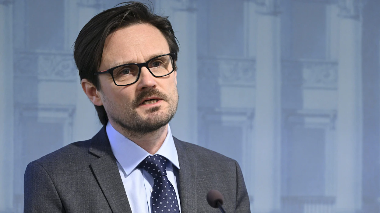 Ennusteeseen liittyy jälleen hyvin paljon epävarmuutta. Finanssineuvos Janne Huovarin mukaan yksi sitä tuovista tekijöistä on Ukrainan sodan kehittyminen.