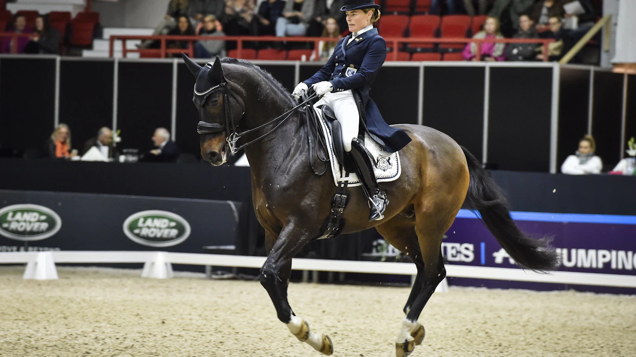 Mikaela Fabricius-Bjerre ja Bellissimo L -hevonen Helsinki International Horse Showssa vuonna 2018.