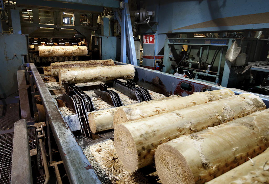 EU epäilee Turkkia ja Kazakstania venäläisen koivuvanerin kierrättämisestä. Kuvassa Metsä Woodin vaneritehdas Punkaharjulla.