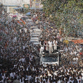 Intiassa käydään huhti-toukokuussa maailman suurimmat vaalit. Kuvassa kampanjointia marraskuussa.