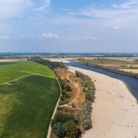 Maataloustuotannon kannalta elintärkeä Po-joki  Pohjois-Italiassa on paikoin kuivunut niin pahasti, että jokiuoma on täyttynyt suolaisella merivedellä.