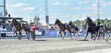 Mika Forss tuuletti tammojen E3-finaalin voittoaan Jörgen Westholmin Sparvenin rattailla.