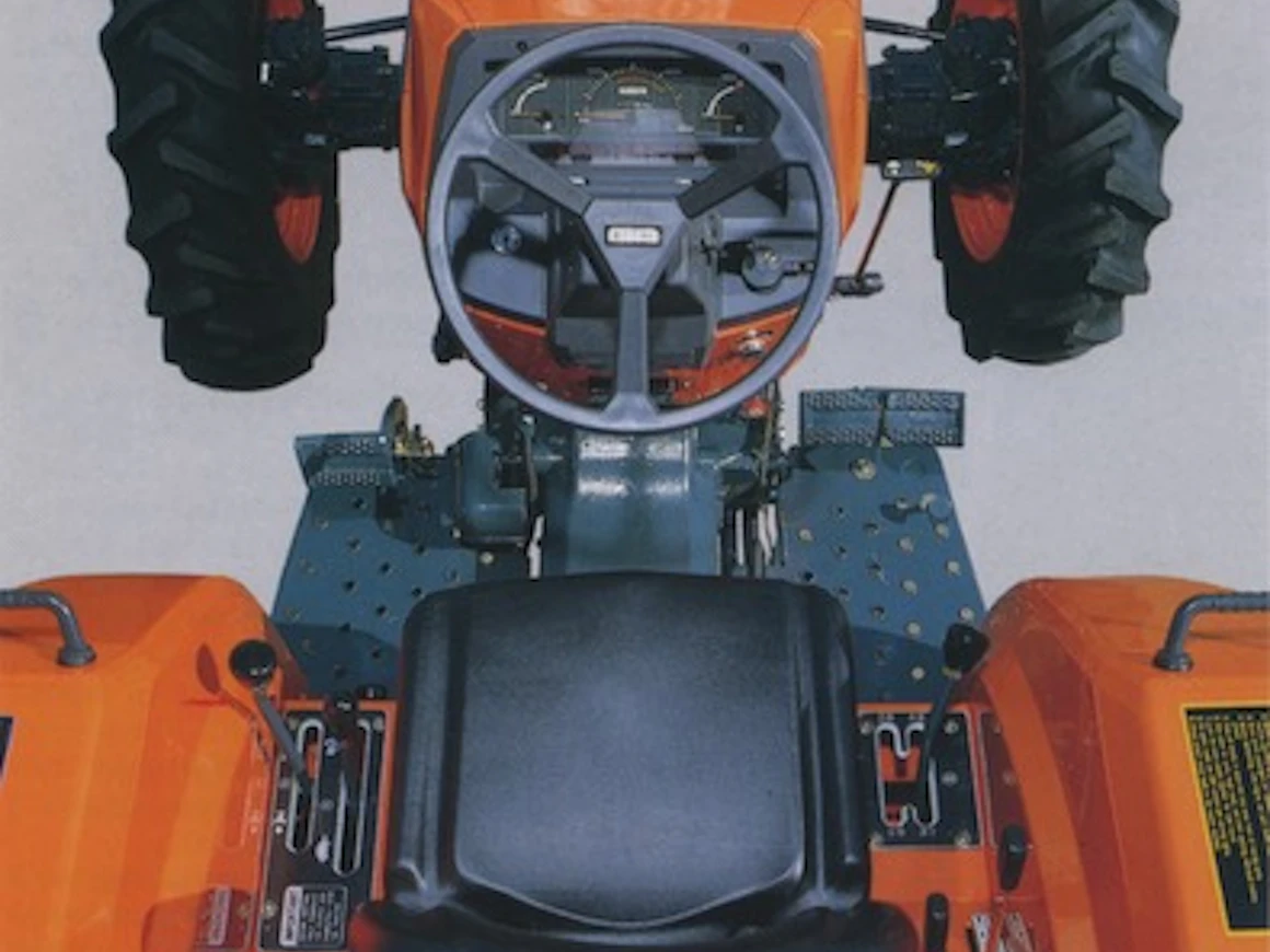85kubotal3750ohjaamo