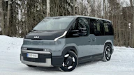 Sekä umpipakuna että pikkubussina myyntiin tullut täyssähköinen Kia PV5 on vuoden suurin haastaja. 