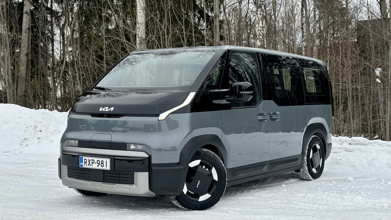 Sekä umpipakuna että pikkubussina myyntiin tullut täyssähköinen Kia PV5 on vuoden suurin haastaja.