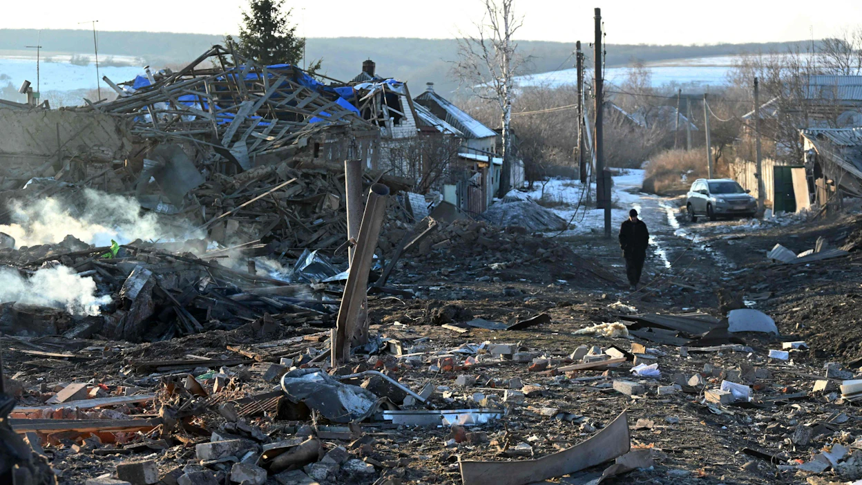 Laaditun arvion perusteella eniten sota on aiheuttanut haittaa asumiselle, liikenteelle, kaupalle, teollisuudelle ja koulutukselle. Kuva Harkovan alueelta. LEHTIKUVA/AFP.