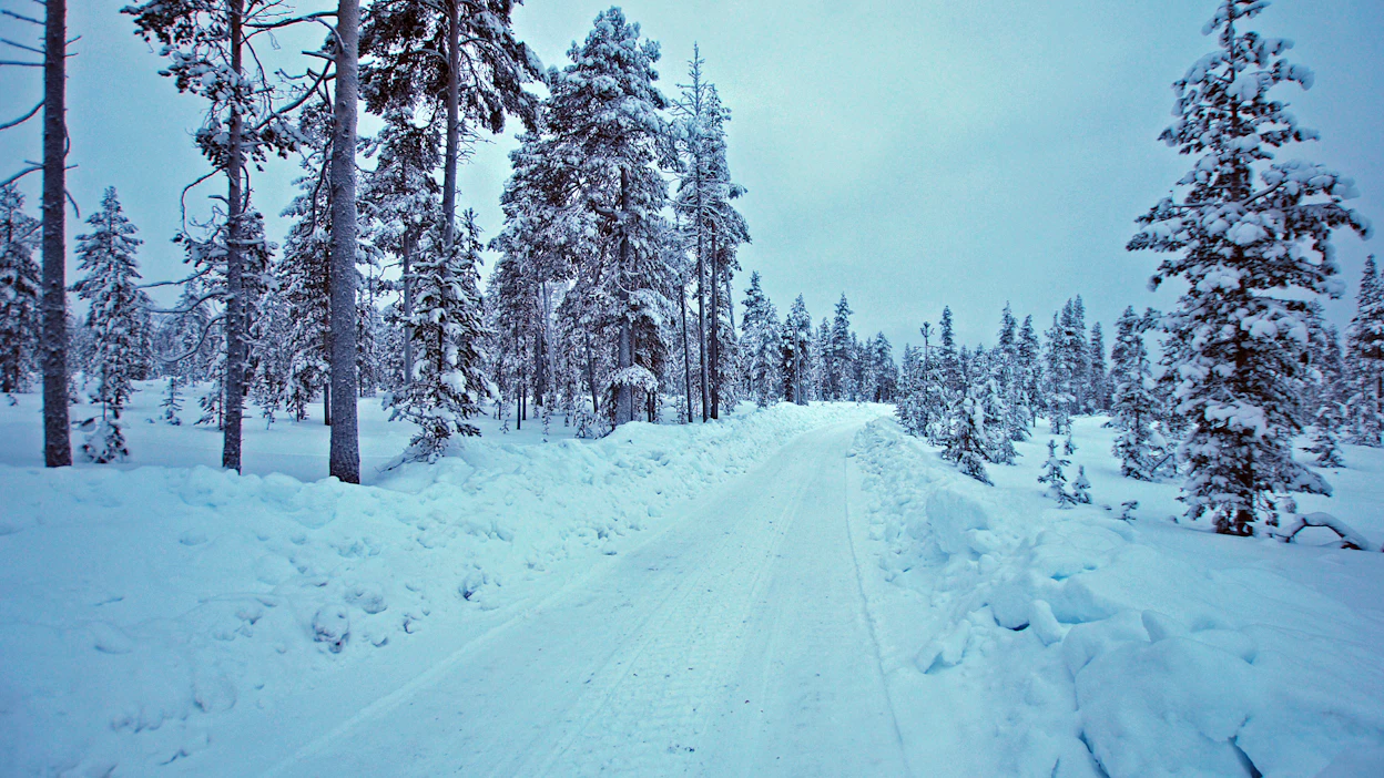 Pakkanen ei ole hellittämässä otettaan Suomesta, joten näillä näkymin lumet jäävät valaisemaan pimeitä keskitalven iltoja.