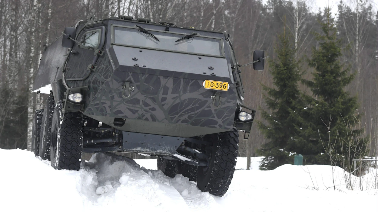 Samoja Patria 6x6 -ajoneuvoja, joita Ruotsissa kutsutaan nimellä Pansarterrängbil 300, on toimitettu maahan erillisellä sopimuksella 20 jo viime vuonna. LEHTIKUVA / Heikki Saukkomaa.