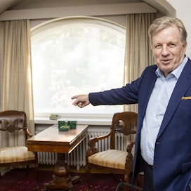 Esko Aho kävi nuorena keskustapoliitikkona Tamminiemessä ensimmäisen kerran vuonna 1976 ja odotti Kekkosen työhuoneessa, kun presidentti saapui kahdenkeskiseen tapaamiseen.