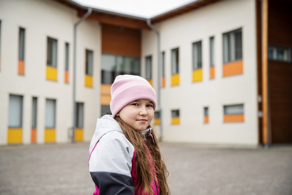 10-vuotias Kiira Gärding käy normaalisti Ylikylän yhtenäiskoulua Kempeleessä. Pääsiäisen molemmin puolin hän opiskeli kaksi päivää Syötteen koululla.