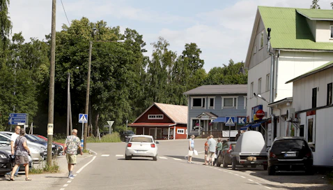 Pienten kuntien tulevaisuutta ei ratkaise sen koko tai tämän vuoden tilinpäätös. Sen ratkaisee aktiivinen toimijuus, kirjoittaja mainitsee. Kuvituskuva. 