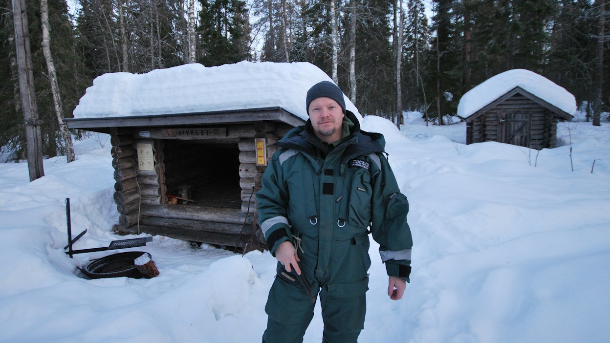 ”Taukopaikat jäävät safariryhmien jäljiltä usein siivottomaan kuntoon”, Vesa-Matti Hillberg sanoo.