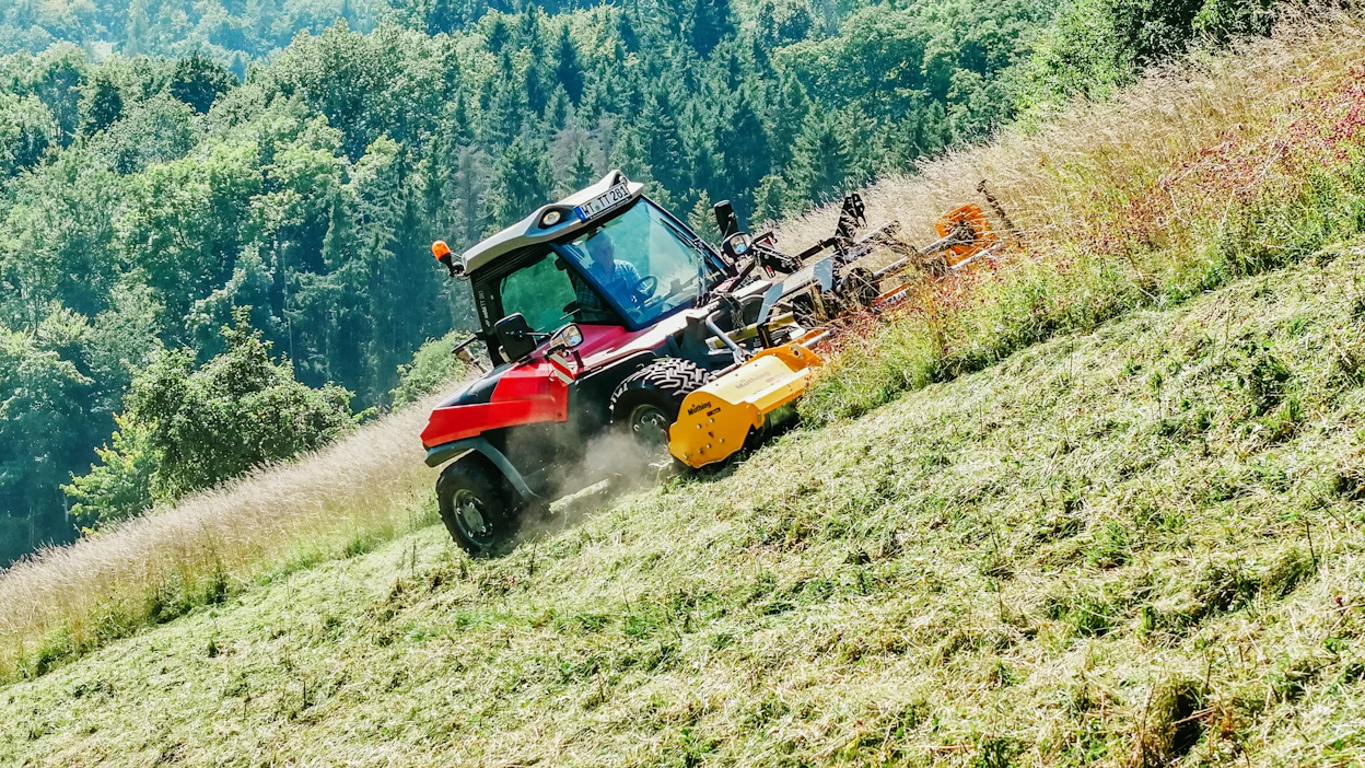 Mueller Landmachinen ja Aebin rinnetraktori palkittiin Agritechnican kultamitalilla.