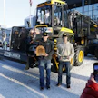 Vieremällä valmistettu 21 000. metsäkone luovutettiin yhdysvaltalaiselle Scheff Logging & Trucking Inc. -yritykselle. Vuonna 1977 perustettua perheyritystä edustivat kolmannen polven yrittäjä <strong id="strong-2ee173aa3d32b661f9cb68f046cd0f0f">Jhace Pearson</strong> ja hänen ystävänsä <strong id="strong-337816c48dbce39b2dff44f661d8fea0">Matthew Vosika</strong>.
