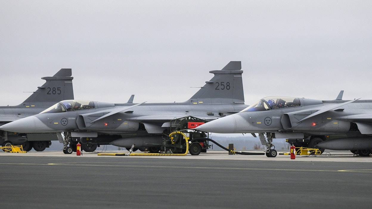 Ruotsin ilmavoimien hävittäjiä Ilmavoimien harjoituksessa lokakuussa Rovaniemellä.  