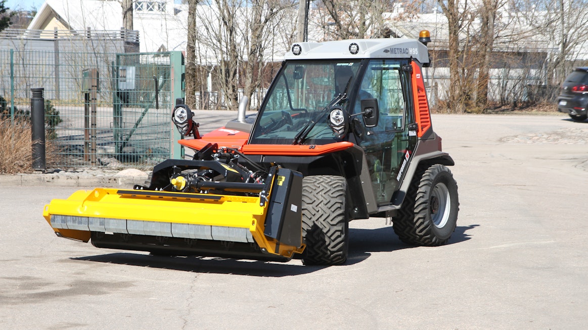 ”Tractor of the Year” -palkinnon saanut Reform Metrac sai tuomaristolta kehuja monipuolisuudesta, rinnetyökyvystä sekä ohjaamomukavuudestaja turvallisuudesta.