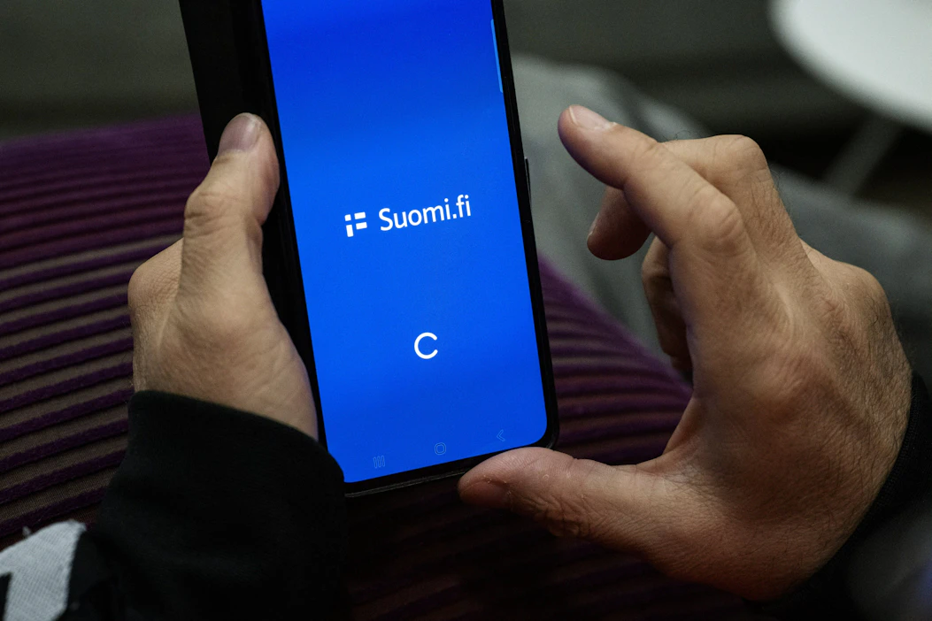 Jossain vaiheessa ensi vuotta esimerkiksi syöpäseulontakutsut voivat saapua sähköisesti, kun viranomaisposti muuttuu paperisesta ensisijaisesti sähköiseksi. LEHTIKUVA / RONI REKOMAA.