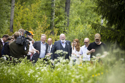Euroopan vihreän kehityksen ohjelmasta vastaava komissaari Frans Timmermans tutustui viime kesänä metsänomistaja Ralf Wickströmin metsään Sipoossa. Vierailua isännöi ministeri Antti Kurvinen.