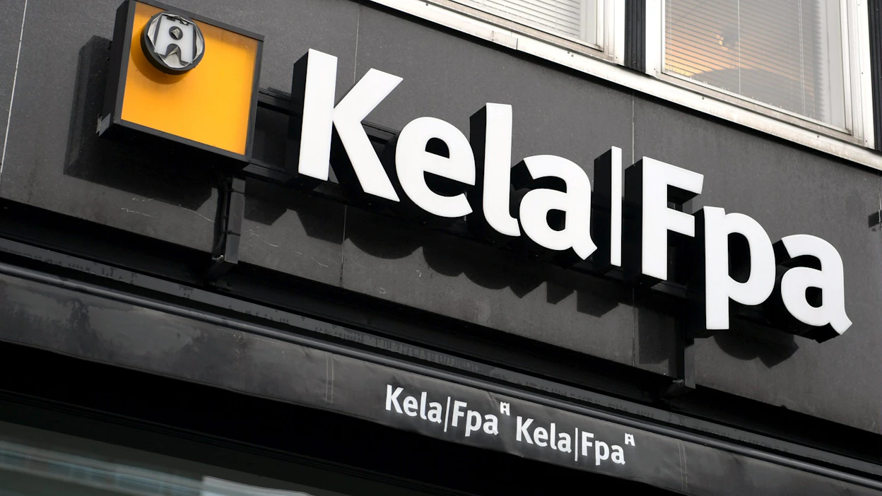 Korkeakouluopiskelijoiden pitää maksaa terveydenhoitomaksu Kelalle oma-aloitteisesti OmaKela-palvelussa.