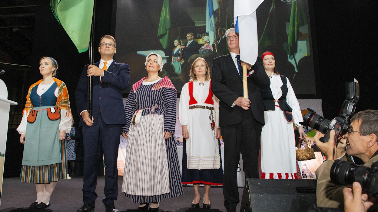 Keskusta valitsee viikonloppuna uutta puoluejohtoaan Jyväskylässä. Kuvassa puolueen silloista johtoa vuoden 2019 puoluekokouksesta.