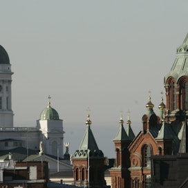 Tuomiokirkko ja Uspenskin katedraali ovat hyvin lähellä toisiaan Helsingissä. 