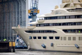 Venäläisoligarkin Dilbar-jahti Bremenissä viime syyskuussa. Lehtikuva/AFP.