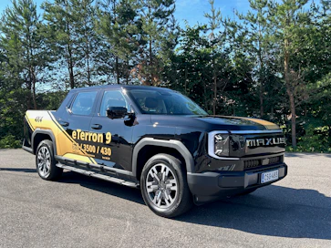 Maxus eTERRON 9 -sähköpickup on 5,5 metriä pitkä, sen kantavuus on 620 kg ja vetokyky 3,5 tonnia.