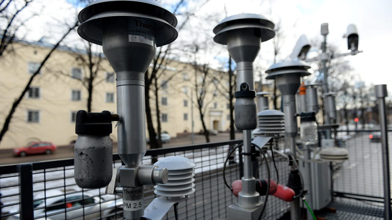 Ilmansaasteet aiheuttavat vuosittain yli 1 200 alle 18-vuotiaan ennenaikaisen kuoleman Euroopassa. Kuvassa ilmanlaadun mittausasema Helsingissä. LEHTIKUVA / Mikko Stig.