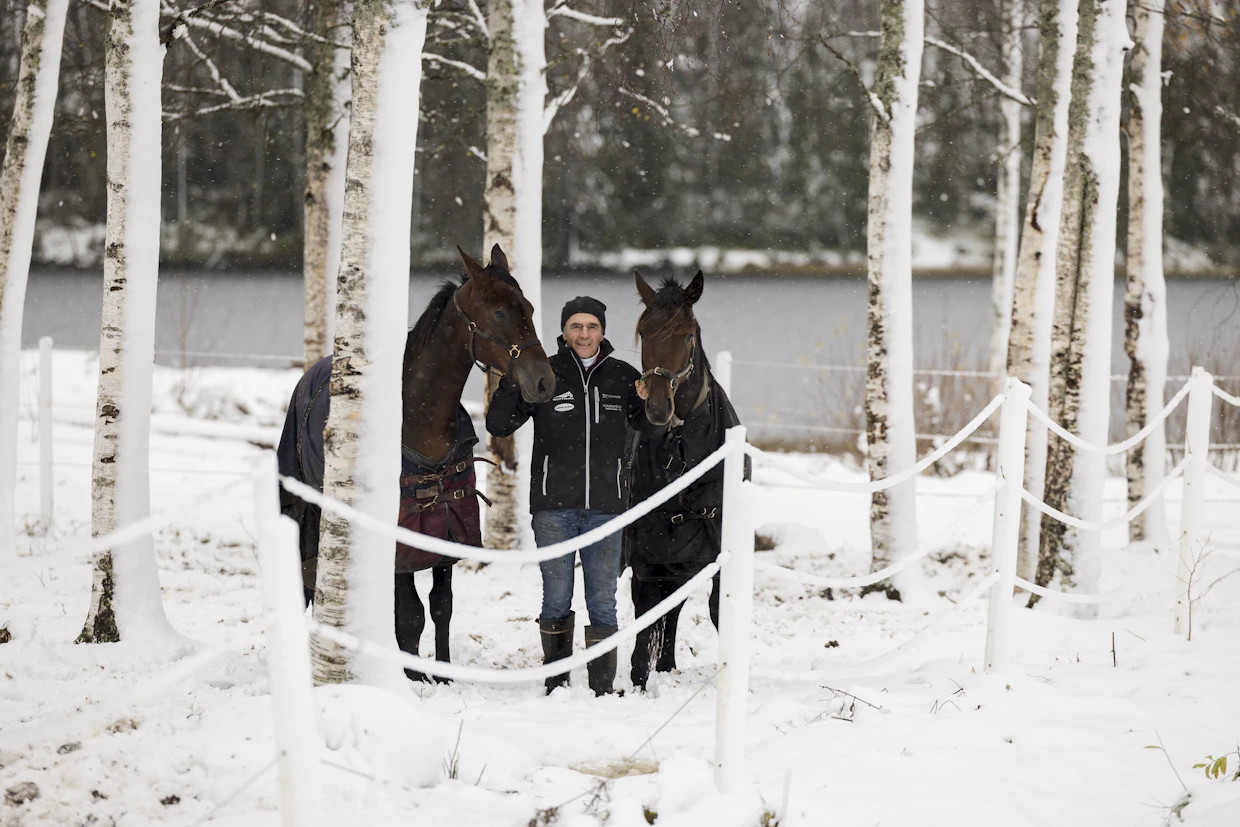 Paavo Koivurovan tulevaisuuden toivoihin kuuluvat kaksivuotiaat Lupin Sisu (i. Classic Photo) ja Domenik Broline (i. Canepa Hanover).