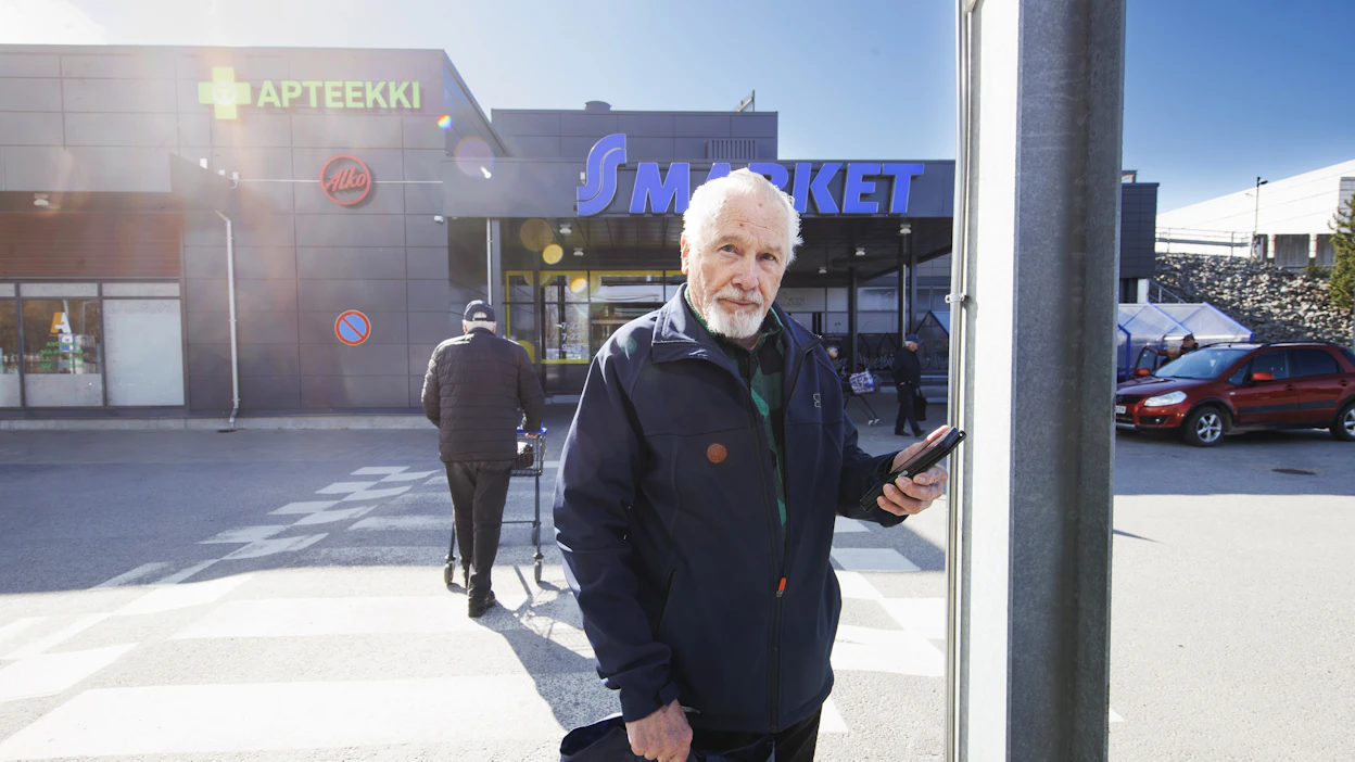”Ikätovereistani hyvin harva käyttää S-mobiilia, mutta he ovat silti Osuuskauppa Keskimaan jäseniä”, kertoo Esko Järvenpää.