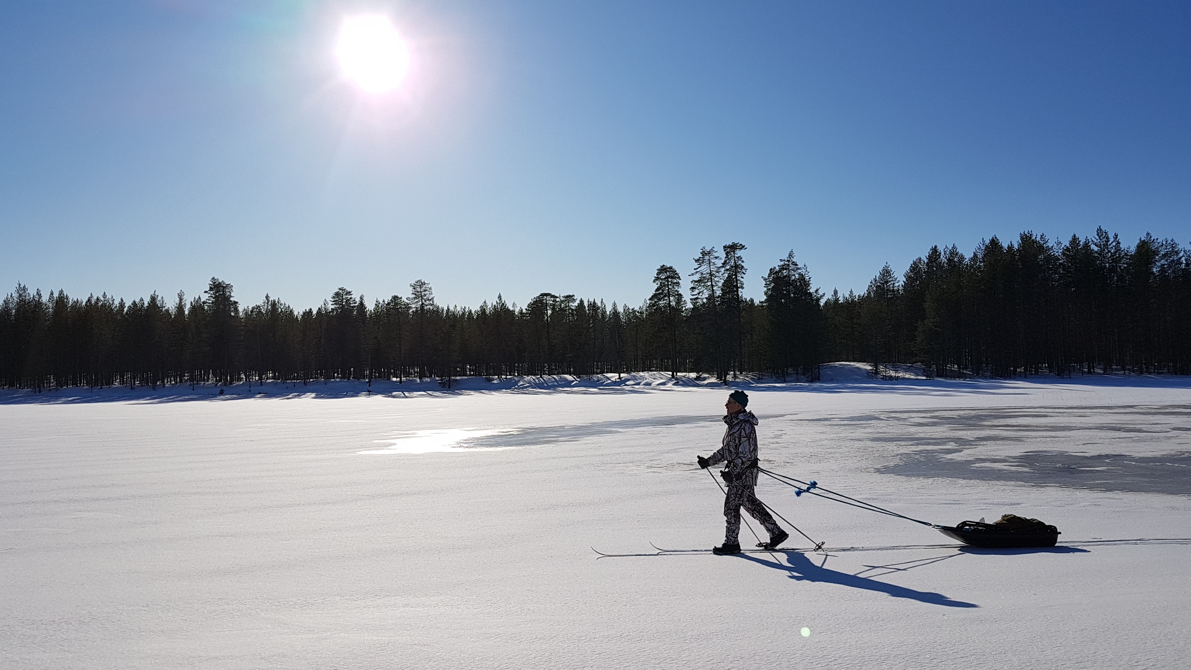 Huh hellettä!  Lämmintä päivällä, pakkasta yöllä ja hankikanto kellon ympäri.