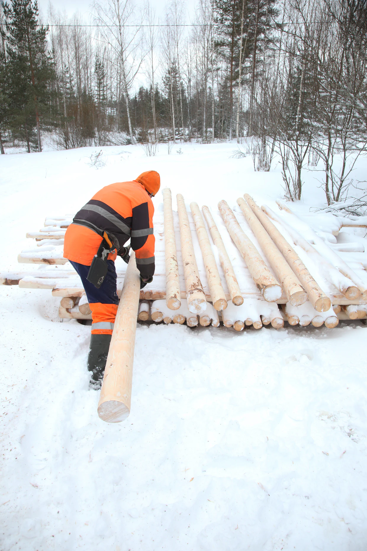 Vähäiset kuorenjäänteet eivät ole rakoliiterissä haitaksi. Rakennusvaiheessa nekin voi halutessaan veistää pois.