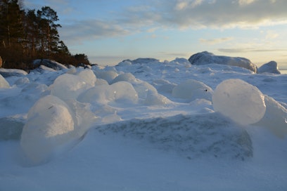 Vaikeat jääolosuhteet haittaavat sähkövian paikallistamista Eurajoella. Aihekuva.