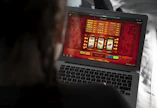 Verkossa toteutuvan pelaamisen monopolin aika on jo ohi, uskotaan Veikkauksessakin.