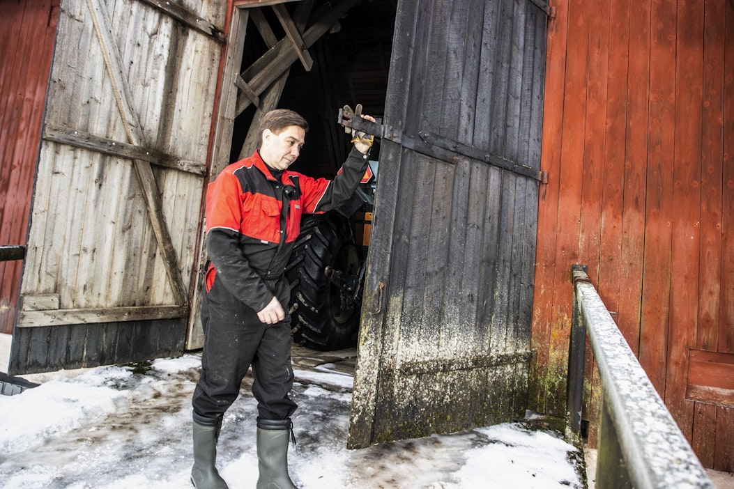 Ministeri Thomas Blomqvist viljelee kotitilaansa Tammisaaressa. ”Ajattelen, että viljelen näitä maita ja hoidan metsääni niin, että on kunnia-asia jättää ne seuraaville sukupolville vähintäänkin yhtä hyvässä kunnossa.”