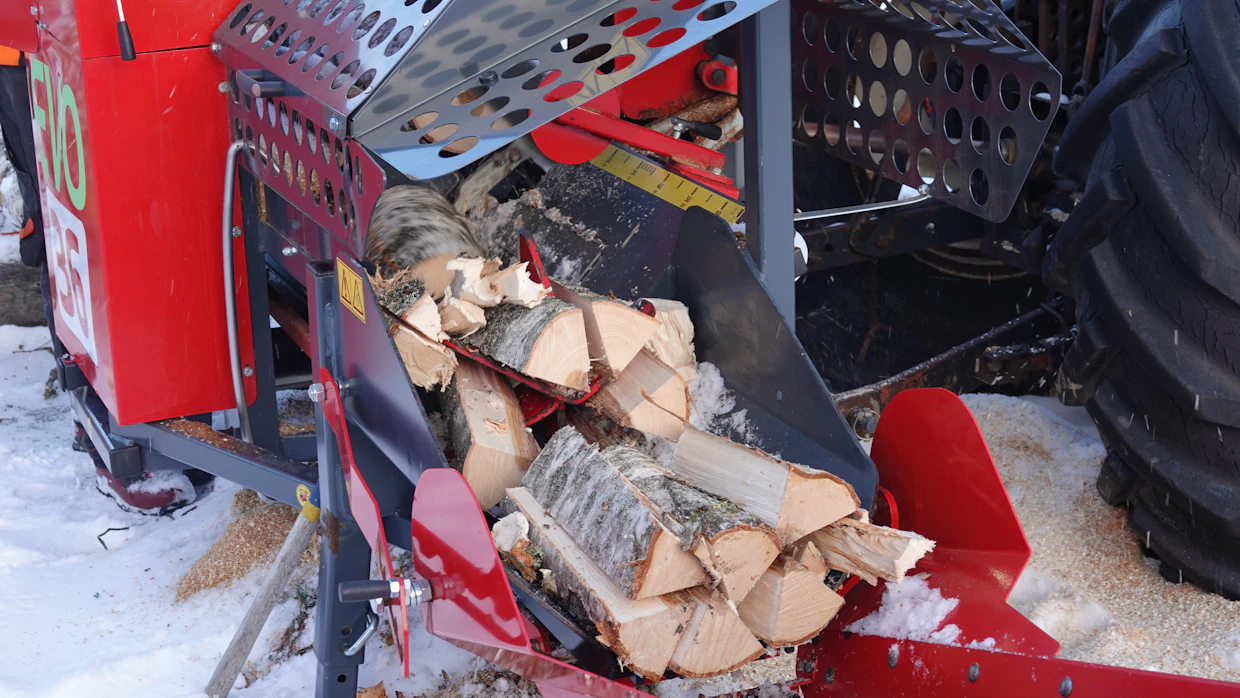 Klapien kysyntä varsin vilkasta. Airolat ohjaavat kauempaa tulevia tiedusteluja kysyjää lähempänä olevan klapitoimittajan puheille, sillä klapeja ei ole taloudellista kuljettaa kovin pitkiä matkoja.