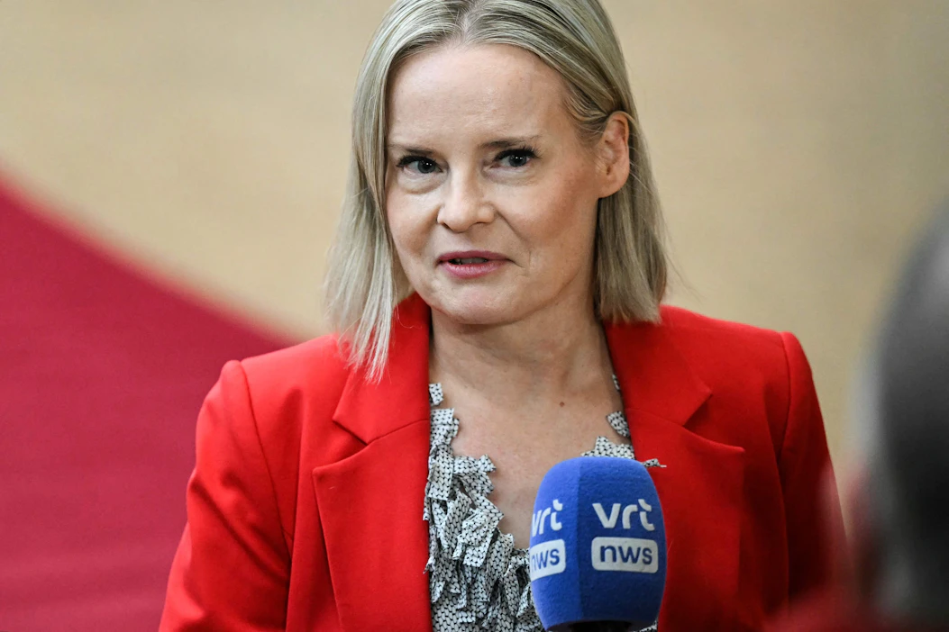 Valtiovarainministeri Riikka Purran (ps.) mukaan komission ehdotus ei tämän hetken arvion mukaan tarkoittaisi lisää sopeutustarpeita vuosille 2026 ja 2027. LEHTIKUVA / AFP.